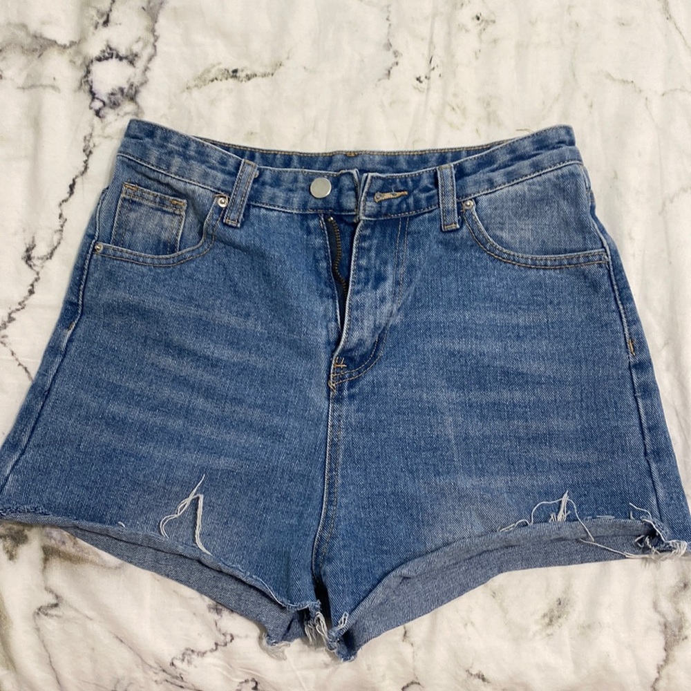 Cut-off Jean shorts